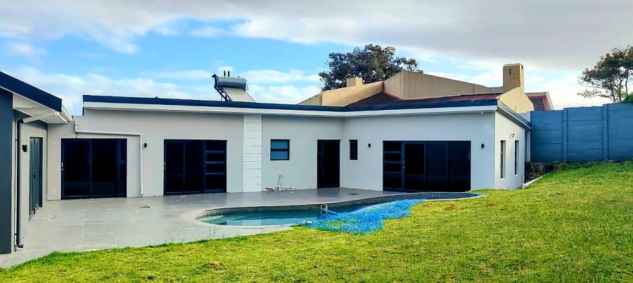 4 Bedroom Property for Sale in Blue Bend Eastern Cape